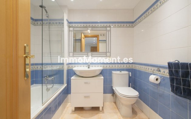 Resale - Apartment - Estepona - Selwo