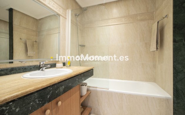 Resale - Apartment - Estepona - Selwo