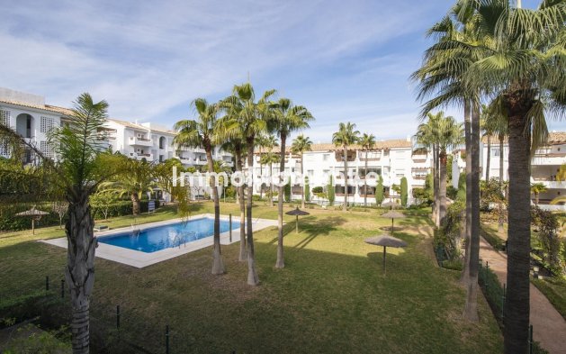 Resale - Apartment - Estepona - Selwo