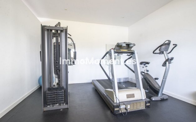 Resale - Apartment - Estepona - Selwo