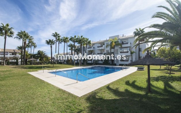 Resale - Apartment - Estepona - Selwo