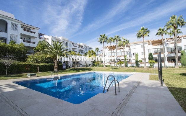 Resale - Apartment - Estepona - Selwo