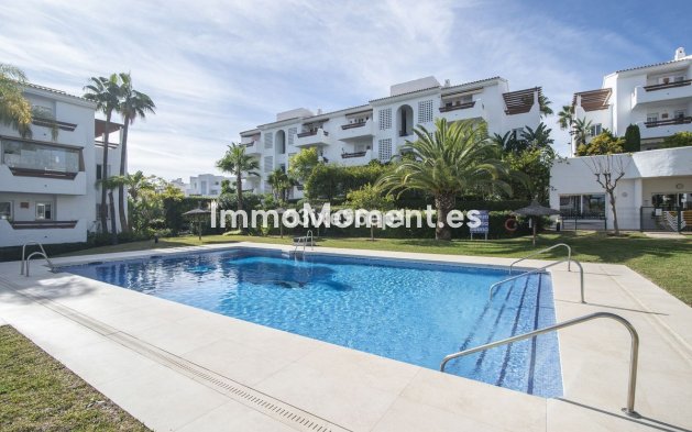 Resale - Apartment - Estepona - Selwo