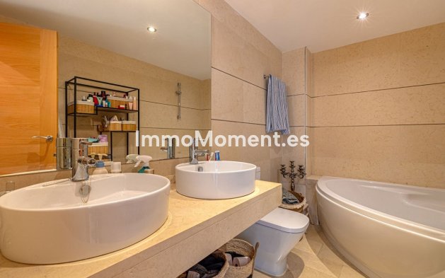 Resale - Apartment - Estepona - Selwo