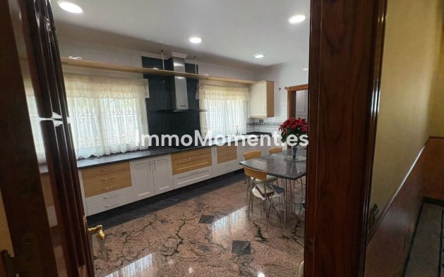 Wiederverkauf - Villa -   Inländisch - Alhaurín de la Torre