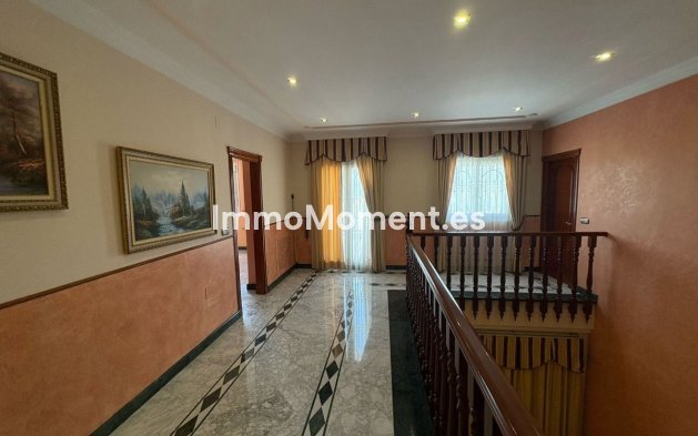 Wiederverkauf - Villa -   Inländisch - Alhaurín de la Torre