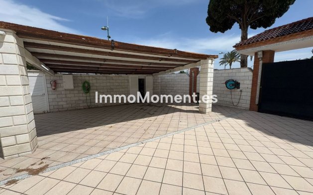 Wiederverkauf - Villa -   Inländisch - Alhaurín de la Torre