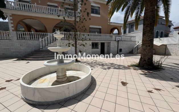 Wiederverkauf - Villa -   Inländisch - Alhaurín de la Torre