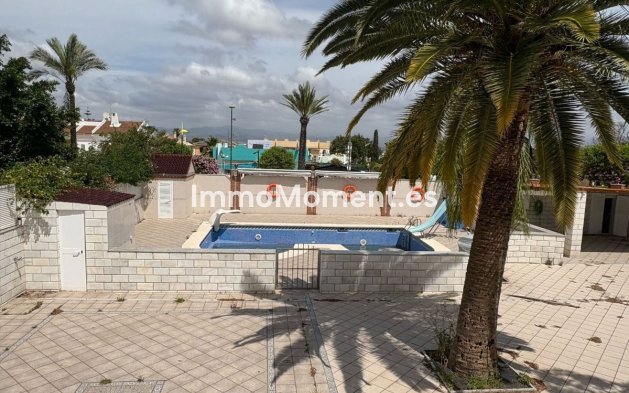 Wiederverkauf - Villa -   Inländisch - Alhaurín de la Torre