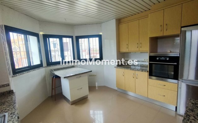 Resale - Villa - Estepona - Cancelada