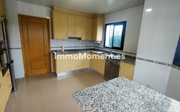 Resale - Villa - Estepona - Cancelada