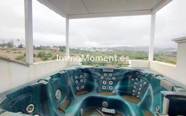 Resale - Villa - Estepona - Cancelada