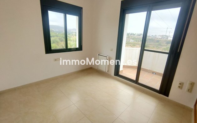 Resale - Villa - Estepona - Cancelada