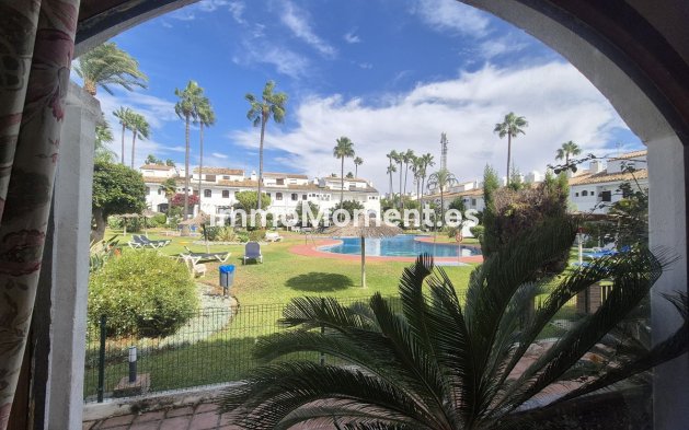 Wiederverkauf - Reihenhaus - Estepona  - Atalaya