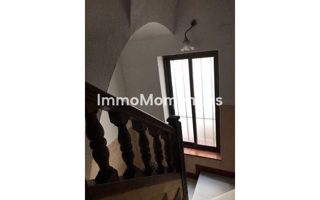 Bestaande woning - Geschakelde woning - Estepona  - Estepona Centro