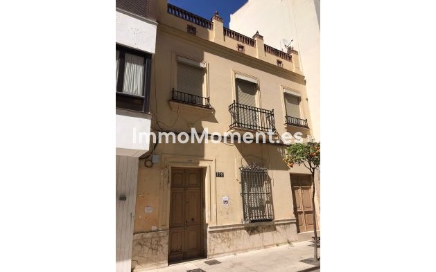 Bestaande woning - Geschakelde woning - Estepona  - Estepona Centro