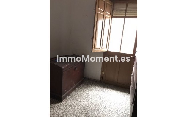 Bestaande woning - Geschakelde woning - Estepona  - Estepona Centro