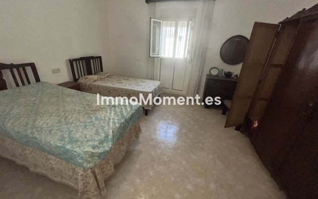 Bestaande woning - Geschakelde woning - Estepona  - Estepona Centro