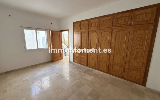 Bestaande woning - Geschakelde woning - Estepona  - Estepona Centro