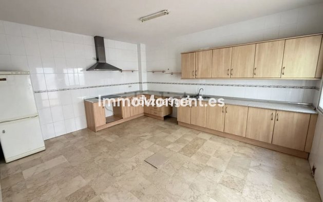 Bestaande woning - Geschakelde woning - Estepona  - Estepona Centro