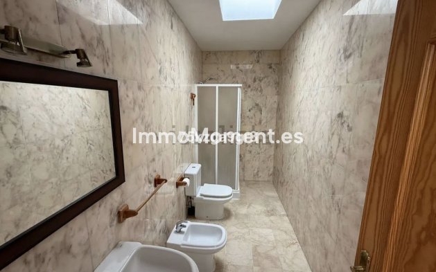 Bestaande woning - Geschakelde woning - Estepona  - Estepona Centro