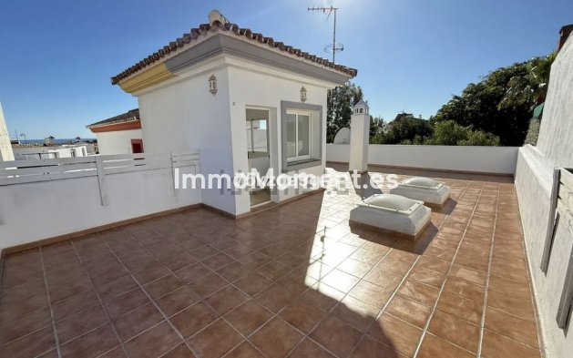 Bestaande woning - Geschakelde woning - Estepona  - Estepona Centro