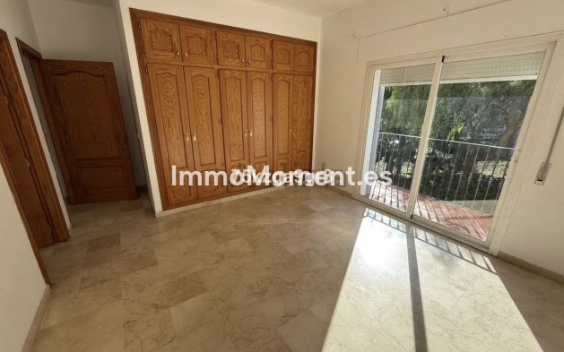 Bestaande woning - Geschakelde woning - Estepona  - Estepona Centro