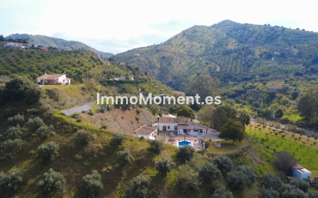 Wiederverkauf - Villa -   Inländisch - Alora