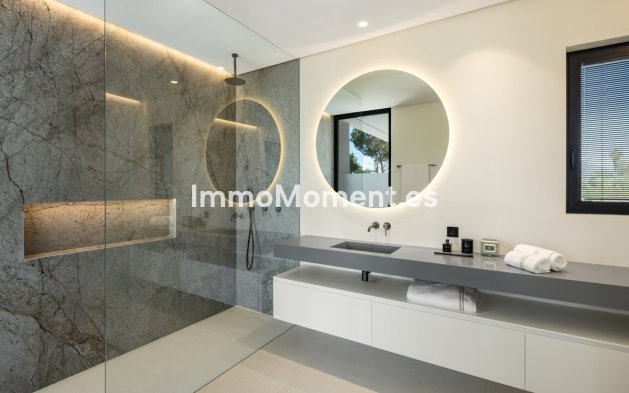 Wiederverkauf - Villa - Marbella - Nueva Andalucía