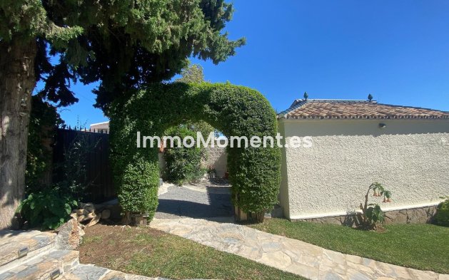 Resale - Villa - Marbella - Guadalmina Alta