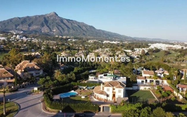 Wiederverkauf - Villa - Marbella - Nueva Andalucía