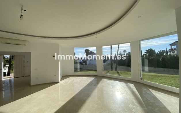 Resale - Villa - El Paraiso - New Golden Mile