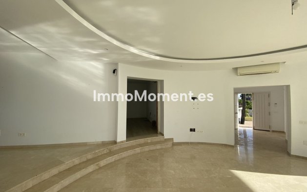 Resale - Villa - El Paraiso - New Golden Mile