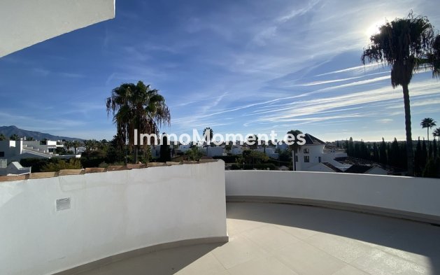 Resale - Villa - El Paraiso - New Golden Mile
