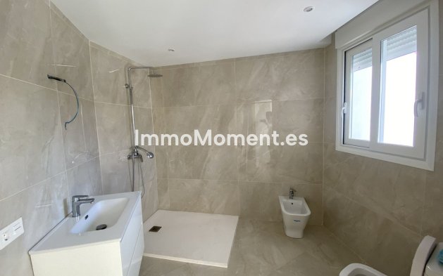 Resale - Villa - El Paraiso - New Golden Mile