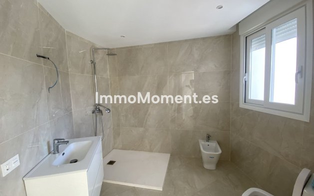 Resale - Villa - El Paraiso - New Golden Mile