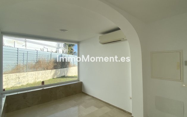 Resale - Villa - El Paraiso - New Golden Mile