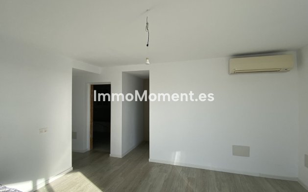 Resale - Villa - El Paraiso - New Golden Mile