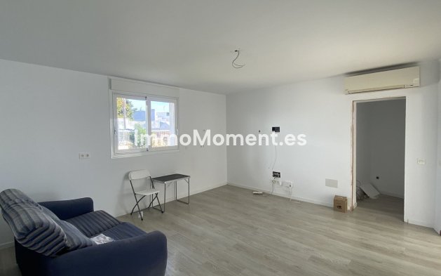Resale - Villa - El Paraiso - New Golden Mile