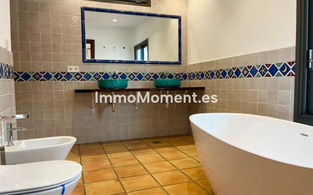 Resale - Villa - Marbella - Nagüeles