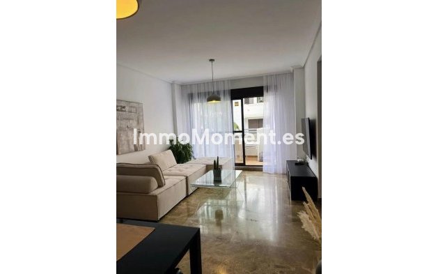Resale - Apartment - Estepona - Selwo
