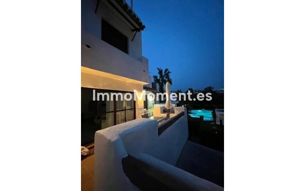 Resale - Apartment - Estepona - Selwo