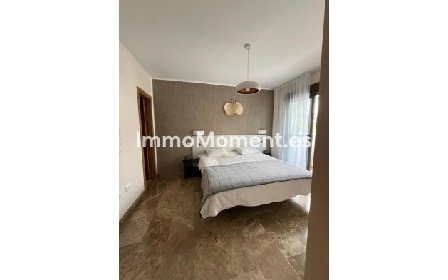 Resale - Apartment - Estepona - Selwo
