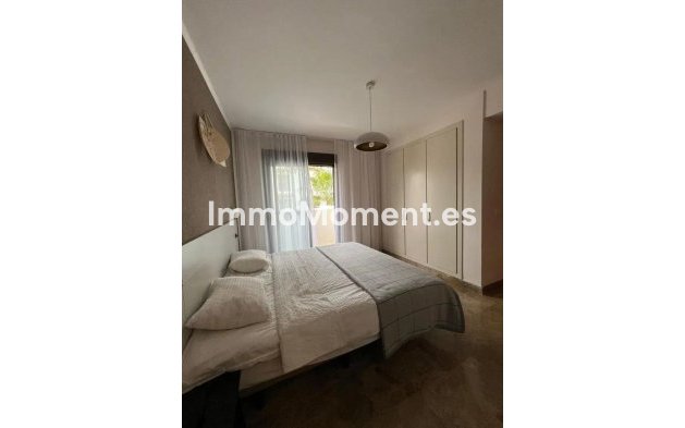 Resale - Apartment - Estepona - Selwo
