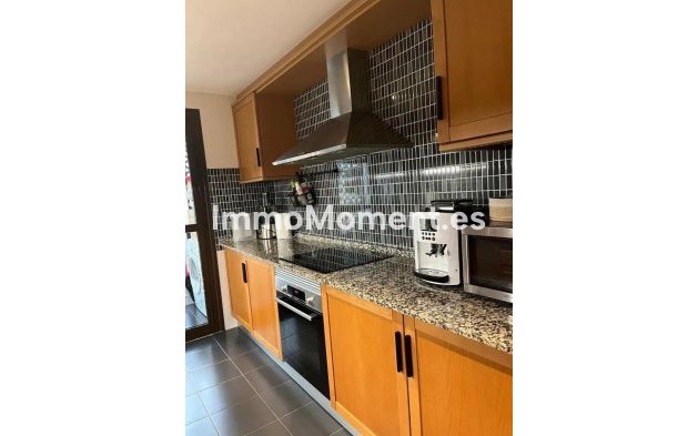 Resale - Apartment - Estepona - Selwo