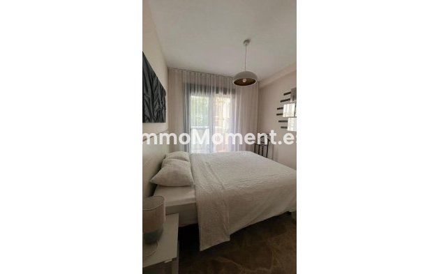 Resale - Apartment - Estepona - Selwo