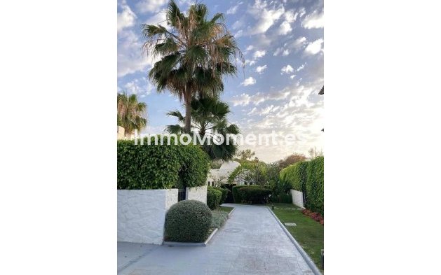 Resale - Apartment - Estepona - Selwo