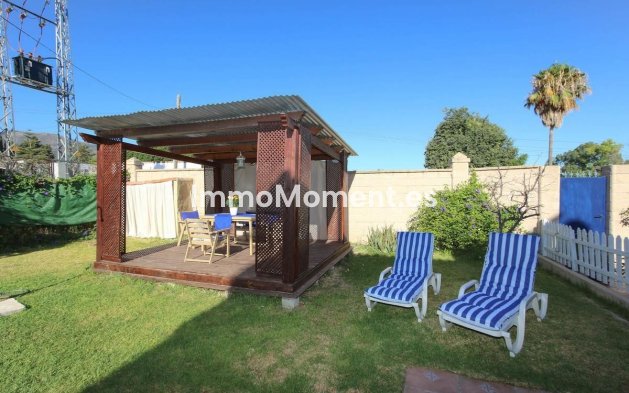 Wiederverkauf - Villa -   Inländisch - Alhaurín de la Torre