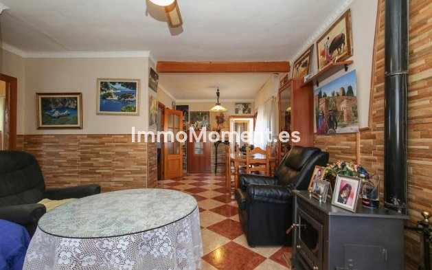 Wiederverkauf - Villa -   Inländisch - Alhaurín de la Torre