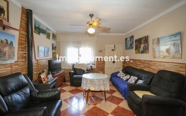 Wiederverkauf - Villa -   Inländisch - Alhaurín de la Torre